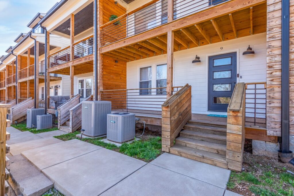 Entire home in Nashville, TN (photo 2)
